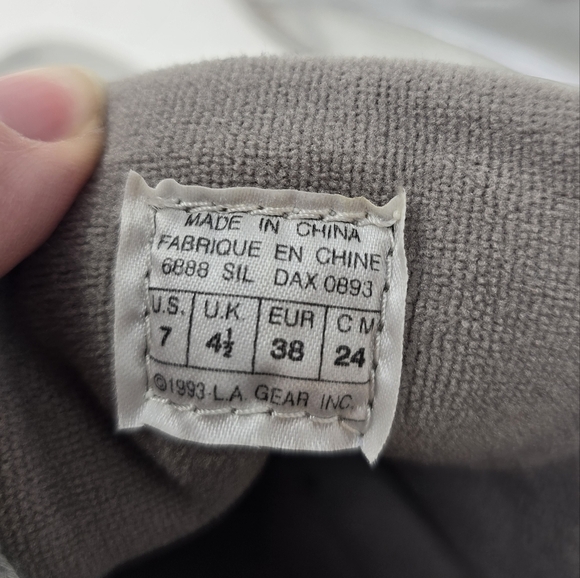 Vintage 1993 Silver Metallic LA Gear Sneakers 7 - Picture 10 of 11